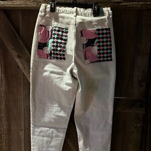 Women’s High rise tapered size 8/28 inseam light wash finish jeans NWT